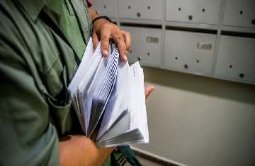 kézbesítés levélszekrénybe_csak kéz